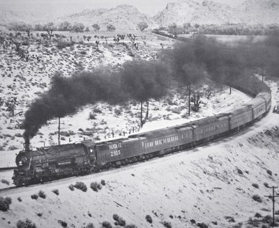 Pociąg „Grand Canyon Limited” linii kolejowej Santa Fe na przełęczy Cajon w Victorville w Kalifornii autorstwa American Photographer
