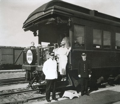 Samochód obserwacyjny luksusowego „Florida Special” w stylu Pullman, kursującego na trasie Florida East Coast Railway, Nowy Jork do Miami autorstwa American Photographer