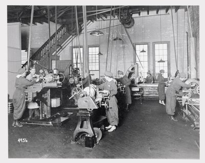 Kobiety pracujące w fabrykach podczas I wojny światowej, ok. 1917 autorstwa American Photographer