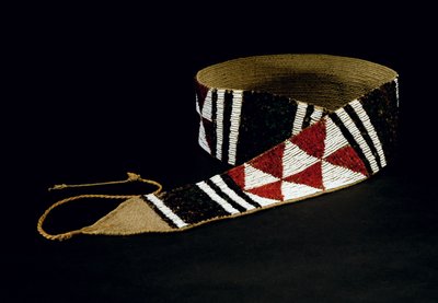 A Womans Ceremonial Belt, plemię Maidu, Kalifornia autorstwa American School