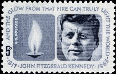 Amerykańska pieczęć na Johnie Fitzgeraldzie Kennedym autorstwa American School