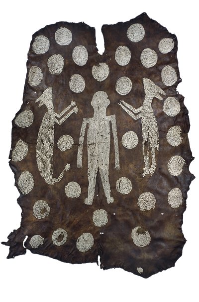 Chief Powhatans Mantle, Indianin północnoamerykański, z Wirginii, koniec XVI-początek XVII wieku (skóra jelenia z wzorami muszli) autorstwa American School