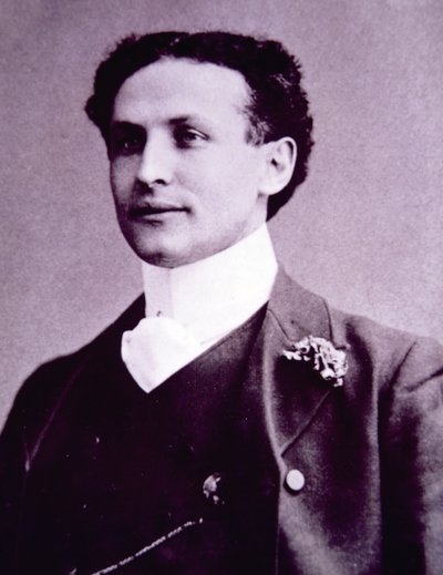 Harry Houdini (zdjęcie czarno-białe) autorstwa American School