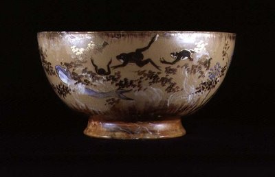 Punch Bowl wykonany metodą „wklej na pastę”, z fabryki Rookwood w Cincinnati, Ohio autorstwa American School