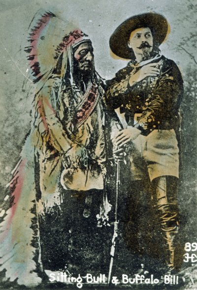Siedzący byk i Buffalo Bill, ok.1885 (kolorowe zdjęcie) autorstwa American School