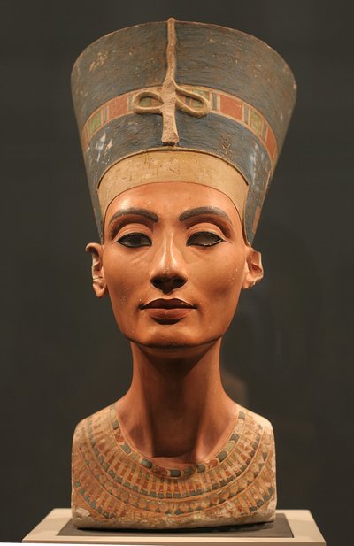 Popiersie Nefertiti, ok. 1350 pne autorstwa Ancient Egypt
