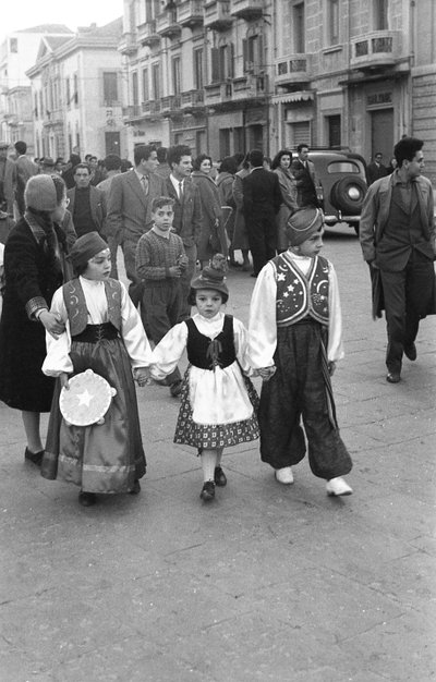 CARNIVAL IN CROTONE, Crotone autorstwa Ando Gilardi