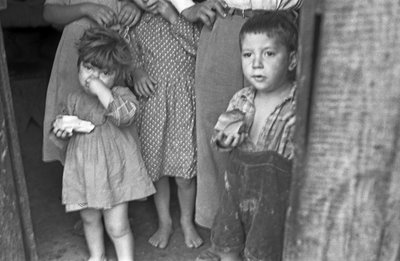 DZIECIŃSTWO NA WSI W CROTONE, autorstwa Ando Gilardi