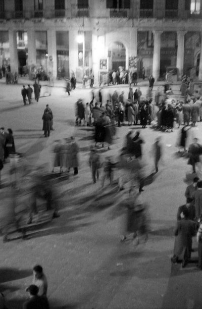 CROTONE - DYNAMIZM NA PLACU autorstwa Ando Gilardi