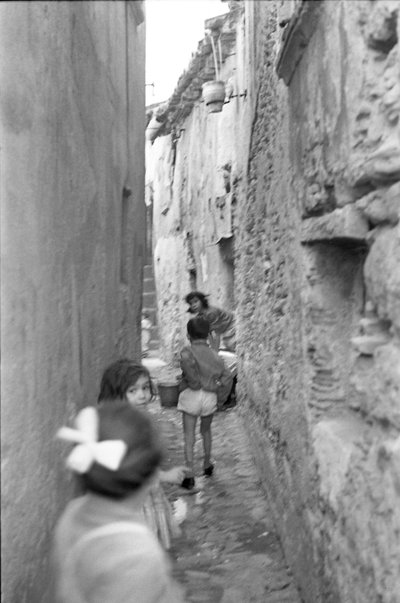 CROTONE - UMYTY NA ULICY autorstwa Ando Gilardi