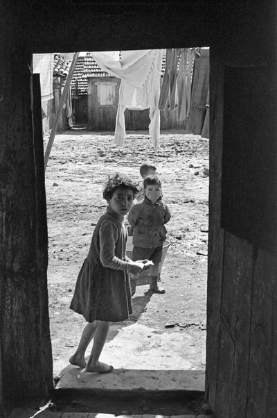 CROTONE - SLUMSY ROBOTNICZE, autorstwa Ando Gilardi