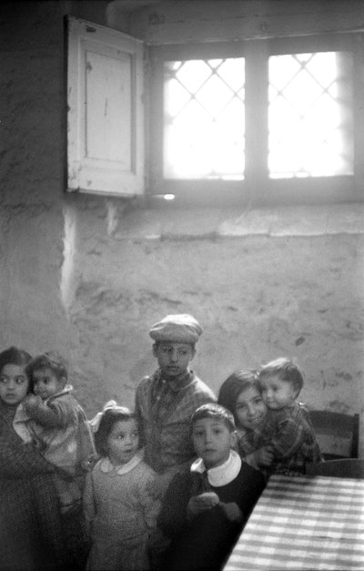 CROTONE, DZIECI W PIWNICY, autorstwa Ando Gilardi