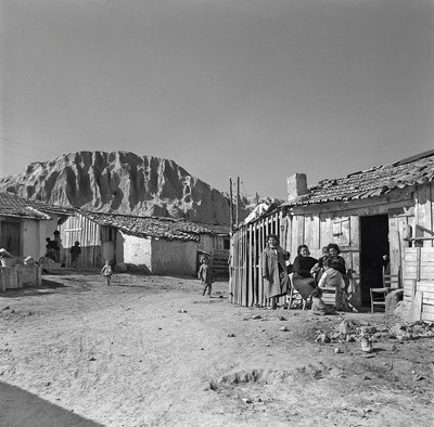 Rodzina, wioska fabryk Montecatini autorstwa Ando Gilardi