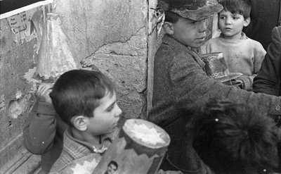 PAPIEROWE CZAPKI DLA DZIECI, Crotone autorstwa Ando Gilardi