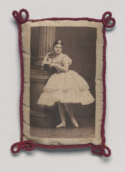 Tancerka baletowa autorstwa Andre Adolphe Eugene Disderi