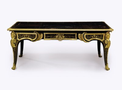 Biurko na szylkretowym brązowym blacie w stylu Ludwika XIV, ok. 1710 autorstwa Andre Charles Boulle