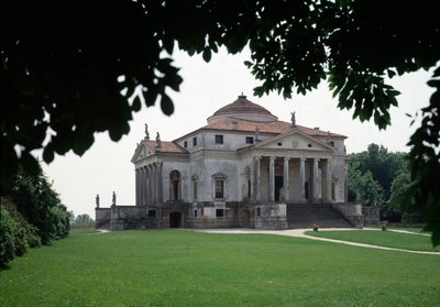 Widok na Villa Almerico-Capra, zbudowaną przez włoskiego architekta Andreę Palladio (1508-1580) w latach 1567-1570 i ukończoną przez Vincenzo Scamozziego (1552-1616) w 1591, Vicenza we Włoszech lub Rondo Andrei Pa autorstwa Andrea and Scamozzi Vincenzo Palladio