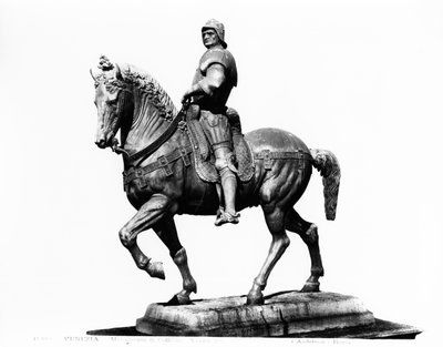 Pomnik konny kondotiera Bartolomeo Colleoni (1400-75) (brąz) (zdjęcie czarno-białe) autorstwa Andrea del Verrocchio