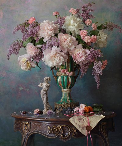 Elegancka martwa natura z piwoniami autorstwa Andrey Morozov