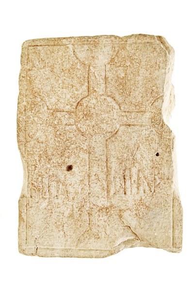 Znacznik nagrobny, od połowy VII do połowy VIII wieku (wapień) autorstwa Anglo-Saxon Anglo-Saxon