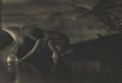 Bańka (fotograwiura) autorstwa Anne W. Brigman