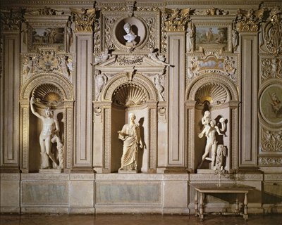 Galleria Carracci, fragment złoconej stiukowej dekoracji ściennej z niszami z marmurową rzeźbą, fot. 1597-1604 autorstwa Annibale Carracci