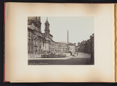 Widok na Piazza Navona z fontanną w Rzymie, Włochy Piazza Navona (tytuł na obiekcie) autorstwa Anonymous