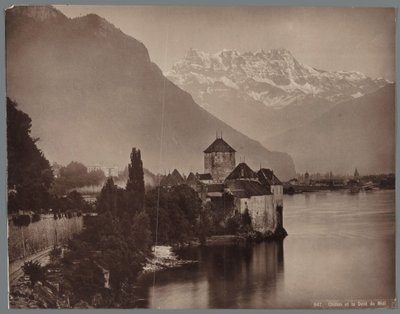 Zamek Chillon nad Jeziorem Genewskim, w oddali Dents du Midi Chillon et la Dent du Midi (tytuł na obiekcie) autorstwa Anonymous