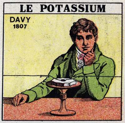 Elektrochemia: rozkład potażu (potasu) i sody przez Sir Humphry Davy (1778-1829) w 1807 r. Anonimowa ilustracja z 1925 r. Kolekcja prywatna. autorstwa Anonymous Anonymous