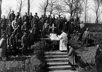 Pierwsza wojna światowa (1914-1918): niedzielna Msza Święta w Ferme de Canny (Canny-sur-Matz) (wydział 60: Oise) w maju 1915. Zbiory prywatne. autorstwa Anonymous Anonymous