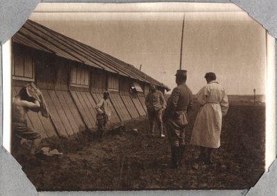 Pierwsza wojna światowa 1914-1918: poszukiwanie głów na obrzeżach, obóz Couville w Kanale La Manche, Dolna Normandia (Dolna Normandia), Francja. Zdjęcia anonimowe maj 1917. Zbiory prywatne, Stella. autorstwa Anonymous Anonymous