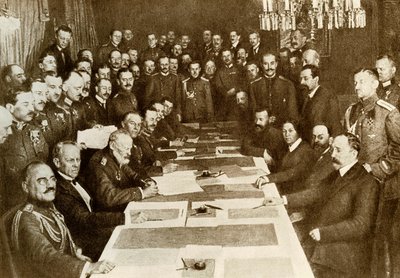 I wojna światowa: podpisanie traktatu pokojowego w Brześciu Litewskim w dniu 03.03.1917 r. między Niemcami a Rosjanami. Imperium bolszewickie ma inne terytoria niż Niemcy. Przedstawiciele centralnych imperiów (lub Trójprzymierza, Niemcy, Austria autorstwa Anonymous Anonymous
