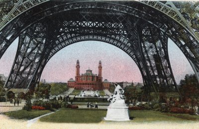 Paryż: Palais du Trocadero widziany pod Wieżą Eiffla. Zdjęcie z 1920 roku w „Albumie Artystycznym” miasta Paryża. Prywatna kolekcja. autorstwa Anonymous Anonymous