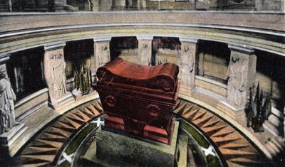 Paryż: grób Napoleona I Bonaparte (1769-1821) u Inwalidów. Zdjęcie z 1920 roku w „Albumie Artystycznym” miasta Paryża. Prywatna kolekcja. autorstwa Anonymous Anonymous
