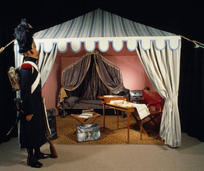 Namiot Napoleona I na biwaku z pieszym grenadierem ze stającej straży Gwardii Imperialnej. XIX-wieczny Paryż, Musee de l