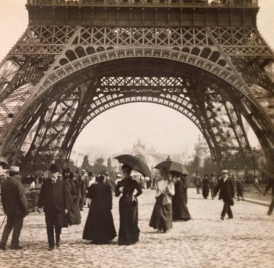 Ekspozycja uniwersalna 1900 - Exposition Universelle de 1900 w Paryżu: Widok pod Wieżą Eiffla - kolekcja prywatna autorstwa Anonymous Anonymous