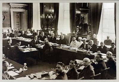 deuxieme Conference de la Table ronde - Mahatma Gandhi - Druga Konferencja Okrągłego Stołu w Londynie, Anonim. Fotografia żelatynowa srebrna autorstwa Anonymous Anonymous