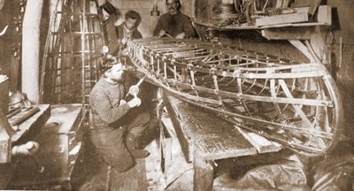 Zbudowano lekką łódź segmentową, wyd. Londyn 1907 (zdjęcie czarno-białe) autorstwa Anthony Fiala