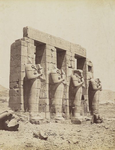 Ramesseum, Teby, widok na południowy wschód od Drugiego Dworu autorstwa Antonio Beato