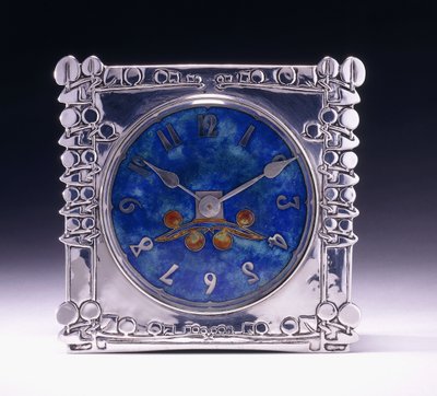 Kwadratowy zegar z motywem celtyckim w stylu Arts & Crafts autorstwa Archibald Knox