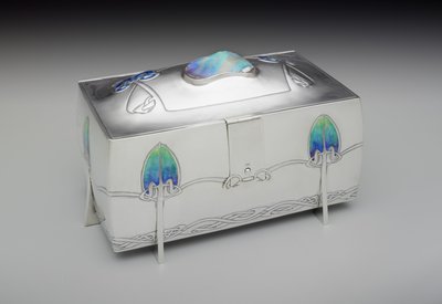 Pudełko (model 652 wariant) autorstwa Archibald Knox