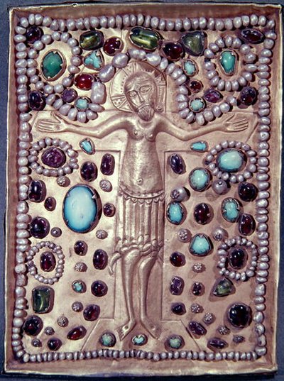 Relikwiarzowa okładka Biblii przedstawiająca Chrystusa na krzyżu (srebro pozłacane z perłami i kamieniami szlachetnymi) autorstwa Armenian School