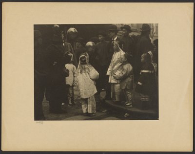 [Parada, Chinatown] autorstwa Arnold Genthe