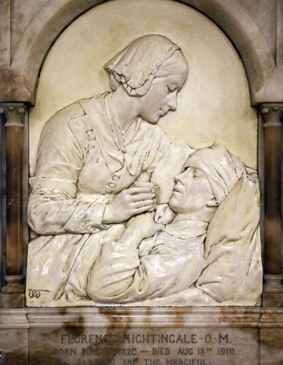 Florence Nightingale pocieszająca rannego mężczyznę (płaskorzeźba stiukowa) autorstwa Arthur George Walker