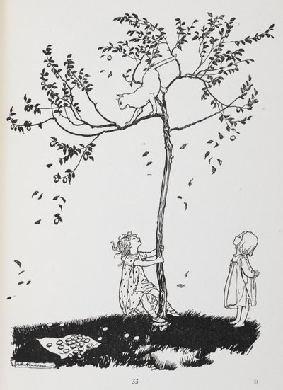 Dwoje dzieci próbuje ściągnąć kota z drzewa. autorstwa Arthur Rackham