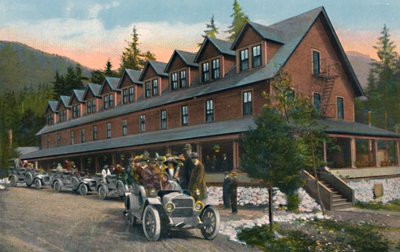 Zajazd w Parku Narodowym Mount Rainier, ok. 1916 r. autorstwa Asahel Curtis