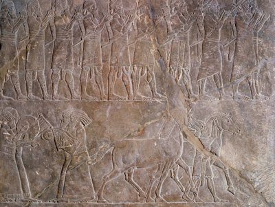 Starożytność orientalna: fragment płaskorzeźby w wapieniu: muzycy zbroi Assurbanipala lub Asurbanipala, króla Asyrii (Mezopotamii) (669 pne-627 pne). 640 pne. Z Niniwy. Paryż, Luwr autorstwa Assyrian