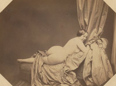 Akt akademicki leżący na sofie, ok. 1900 r. 1855. autorstwa Auguste Belloc