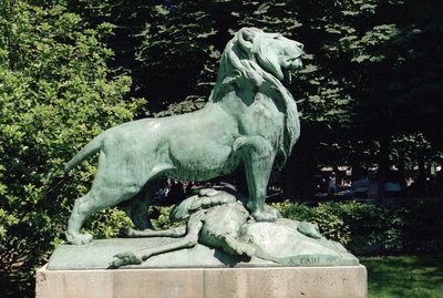 Lew nubijski i jego zdobycz, 1870 (brąz) (patrz także 252666 i 252667) autorstwa Auguste Cain