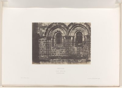 Fragment fasady Bazyliki Grobu Świętego w Jerozolimie Jerozolima. Święty Grób. Partie supérieure de la fasada (tytuł obiektu) autorstwa Auguste Salzmann
